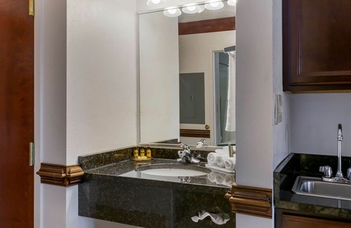 South Hill Hotel | Best Western Plus South Hill Inn