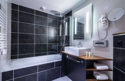 Bois-Colombes Hotel | Best Western Plus Suitcase Paris La Defense