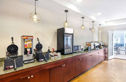 Waynesboro Hotel | Best Western Plus Waynesboro Inn & Suites Conference Center