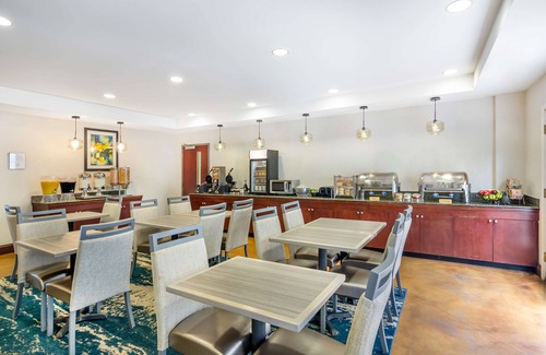 Waynesboro Hotel | Best Western Plus Waynesboro Inn & Suites Conference Center
