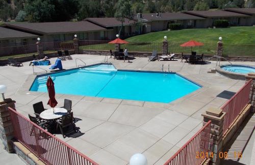 Zion National Park East Entrance Hotel | Best Western East Zion Thunderbird Lodge