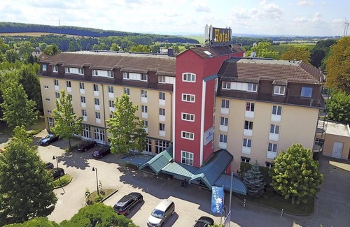 Chemnitz House | Bestprice room for 2 persons, shower or bath, WC, - AMBER HOTEL Chemnitz Park