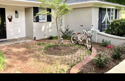Tyler House | BestStays@Flowers Near UT Tyler large groups welcome