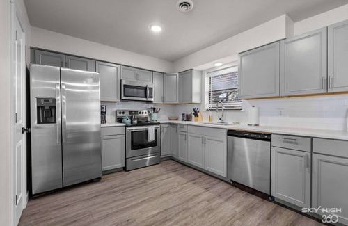 Bentonville House | Beth Ln Breakaway-Blocks from Walmart HQ