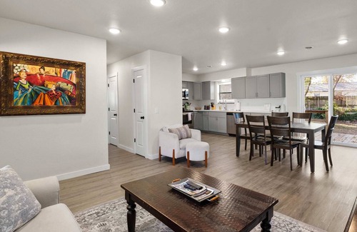Bentonville House | Beth Ln Breakaway-Blocks from Walmart HQ