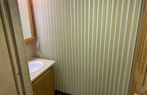 Beulah Apartment | Betsie -35Ft RV Camper in Woods -Firepit & Hot Tub