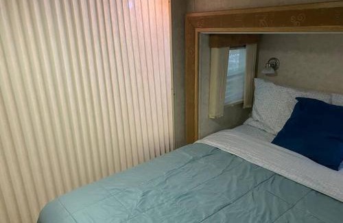 Beulah Apartment | Betsie -35Ft RV Camper in Woods -Firepit & Hot Tub