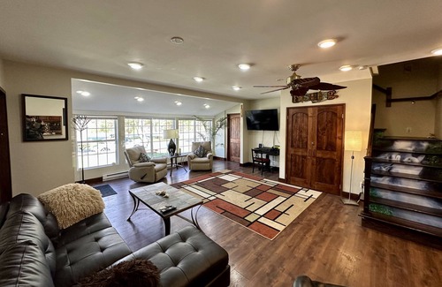 Benzonia House | Betsie River Lodge - Crystal Lodgings 1,700 sq ft!