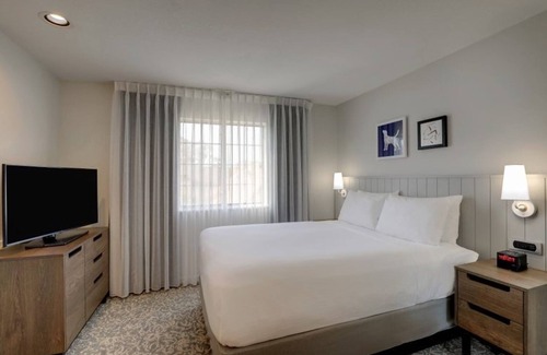 Sunnyvale Hotel | Better Choice for your Vacation! THREE Relaxing 2BR Suites, Swimming Pool!