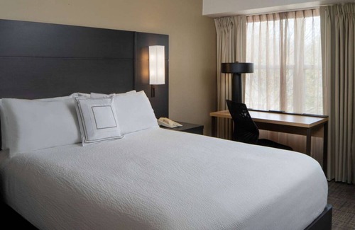 Fairfax Hotel | Better Choice for your Vacation! 3 Modern Units, Close to Stringfellow Park