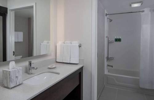 Fairfax Hotel | Better Choice for your Vacation! 3 Modern Units, Close to Stringfellow Park