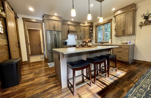 Cle Elum House | Better than the rest! Suncadia Sleeps12 3Baths FirePit HotTub Bikes Game Room