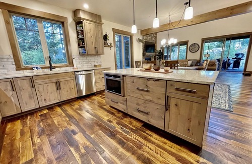 Cle Elum House | Better than the rest! Suncadia Sleeps12 3Baths FirePit HotTub Bikes Game Room