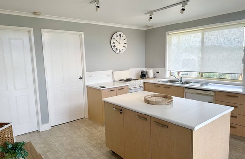 Surf Beach House | Betty on Bayview - Surf Beach