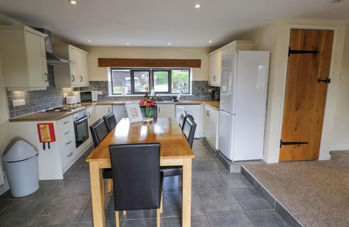 Acton Scott Cottage | BETTY'S BARN, pet friendly, with a garden in Eaton-Under-Heywood