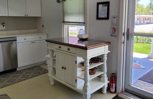 Geneva-on-the-Lake House | Betty's Beach House; Beautiful Lakefront Retreat-Picturesque Views Of Lake Erie