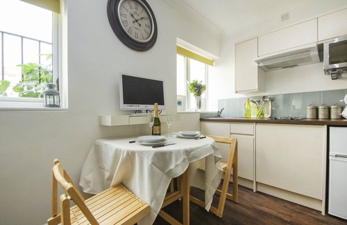 Brighton City Centre Cottage | Between Piers Central by Brighton Holiday Lets