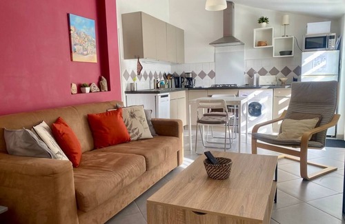 Evenos House | Between sea and countryside, charming self-catering cottage with garden, private spa and BBQ.