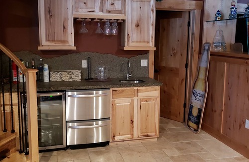 Pioneer Trail House | Between Sierra Ski Ranch and Heavenly You Pick