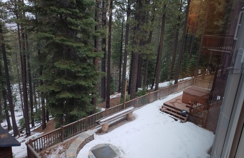 Pioneer Trail House | Between Sierra Ski Ranch and Heavenly You Pick