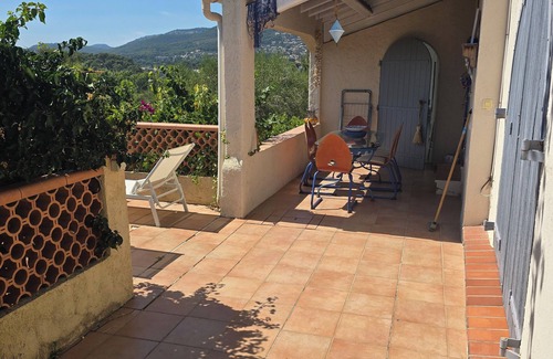 Toulon House | Between the sea, town and Mont Faron, Provencal house with large private garden