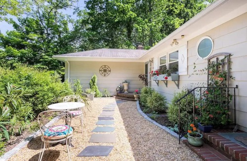 Town of Southold Town House | Between the Vineyard and Sea. Walk to sandy beach from this charming cottage.