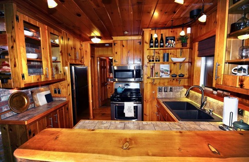 Idyllwild Cabin | Between Two Pines, Wellness Escape with Sauna, Hot Tub, Cold Plunge
