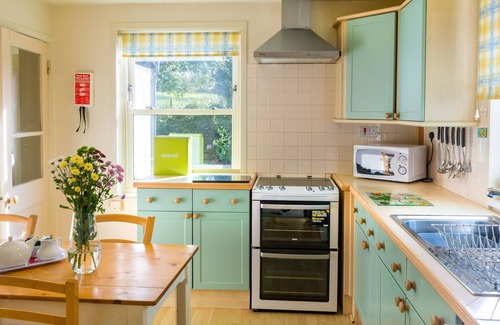 Haverfordwest Cottage | BEUDY GWYN COTTAGE. Pet Friendly. Large enclosed garden. Stunning Sea Views!