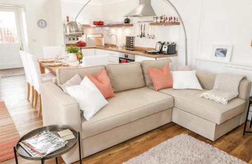 Penisarwaun House | Beudy Hywel