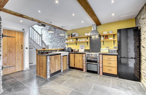 Machynlleth House | Beudy Tanllan - Two Bedroom House, Sleeps 4