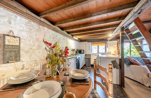 Pentrefelin House | Beudy - Two Bedroom House, Sleeps 4