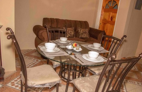 Rhyne Park Village House | Bev Rosevilla