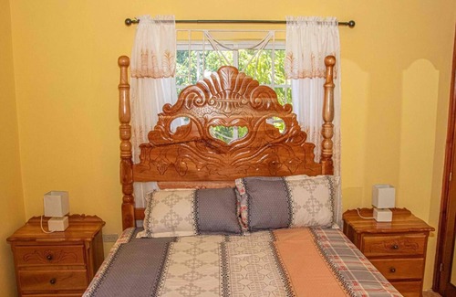 Rhyne Park Village House | Bev Rosevilla