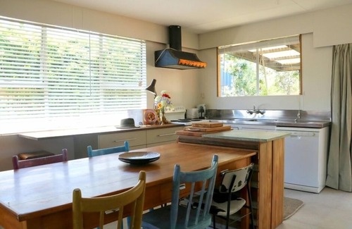 Whangamata House | Beverley Tce bach, tropical, funky and spacious.