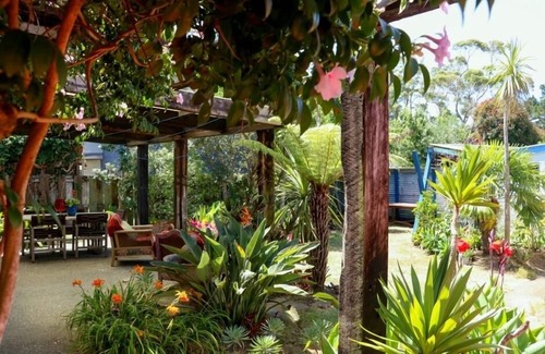 Whangamata House | Beverley Tce bach, tropical, funky and spacious.