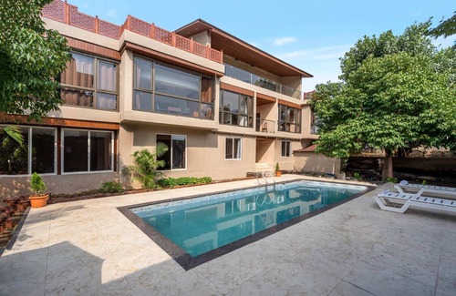 Mahabaleshwar Villa | Beverly Hills by Ebony Stays – Stylish 8BHK Villa with Lawn & Views
