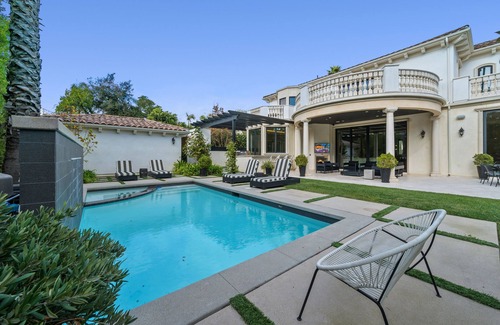 The Flats Villa | Beverly Hills Flats Estate with Movie Theater, Indoor Pool, Billiards & Sauna
