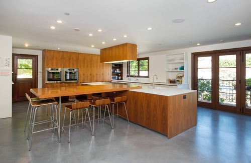 The Flats House | BEVERLY HILLS GLATT KOSHER ESTATE W/POOL, FAMILY AND PET FRIENDLY