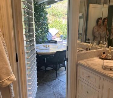 The Flats House | Beverly Hills Luxury Suite