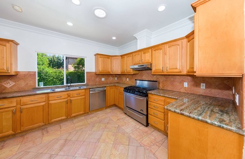 Carthay Circle House | Beverly Hills Serenity Estate