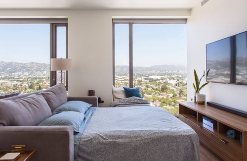 Carthay Circle Apartment | Beverly Hills – Ultra-Luxury with Stunning Views