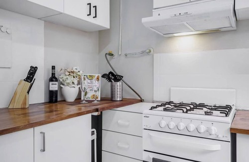 Bexley North House | Bexley near Train/Shopping/Airport with Pool 11ppl Ground floor