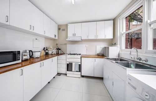 Bexley North House | Bexley near Train/Shopping/Airport with Pool 11ppl Ground floor