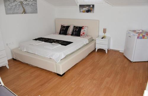 Tokoglu Bed & Breakfast | beyaz alaçatı