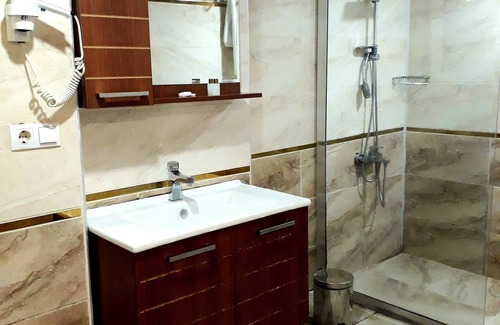Hopa Hotel | Beyaz Saray Hotel