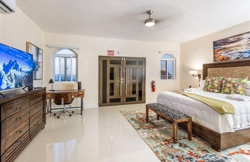 St.Bran's Burg Apartment | Beyond The Sea Wave - King Ocean View (lower level)