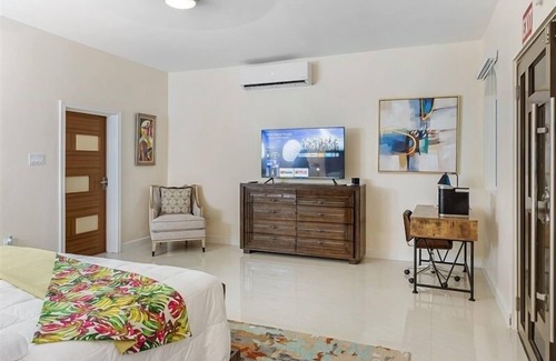 St.Bran's Burg Apartment | Beyond The Sea Wave - King Ocean View (lower level)