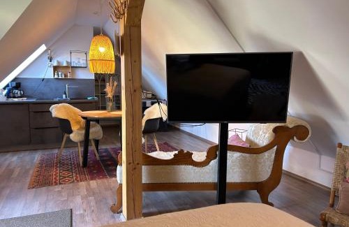 Waldershof Apartment | Bezaubernde Ferienwohnung mit Rosengarten