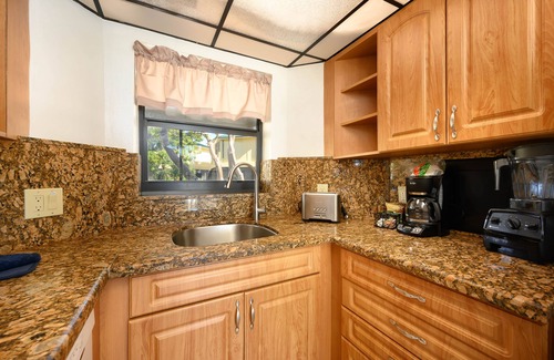 Marathon Villa | BG Beach Front villa Pool Beach Dock Ocean Sleeps 6 W&D Kitchen Parking WiFi BBQ