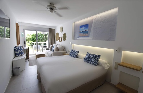 Portinatx Hotel | BG Hotel Portinatx Beach Club